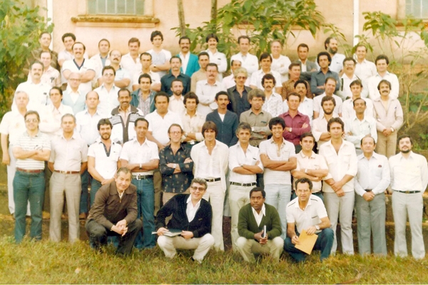 A ouvinte e leitora Maura, do Jardim Noêmia, nos manda esta foto de um Cursilho da Cristandade, realizado no Mosteiro de Claraval, no ano de 1982. Uma turma de funcionários da Agabê esteve presente, junto a vários outros francanos muito conhecidos. A foto